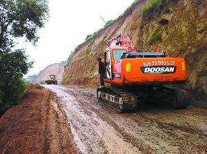 甘肅岷縣震后降大雨災(zāi)區(qū)斷路 災(zāi)民需要更多帳篷