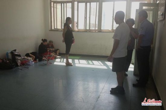 北京遭當(dāng)街重摔女童已死亡 疑犯審訊中不配合