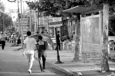 北京遭當(dāng)街重摔女童已死亡 疑犯審訊中不配合