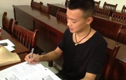 80后小伙當(dāng)職業(yè)催乳 女子被催乳時(shí)表情夸張(組圖)