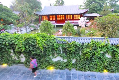 鄭州一公園每天只開4小時 閉園后變高檔餐館(圖)