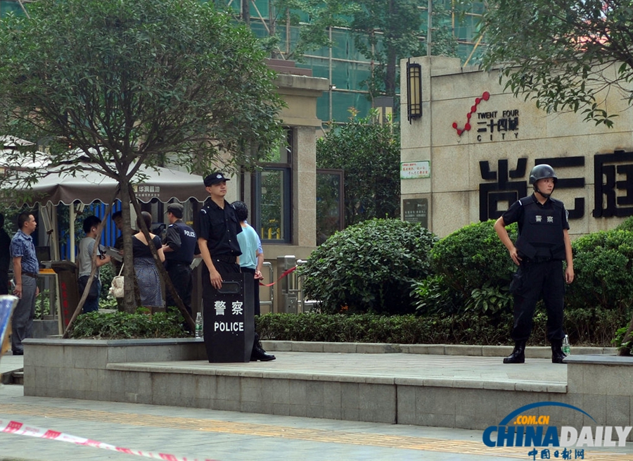 成都成華區(qū)發(fā)生警匪槍戰(zhàn) 2疑犯被制服1人在逃