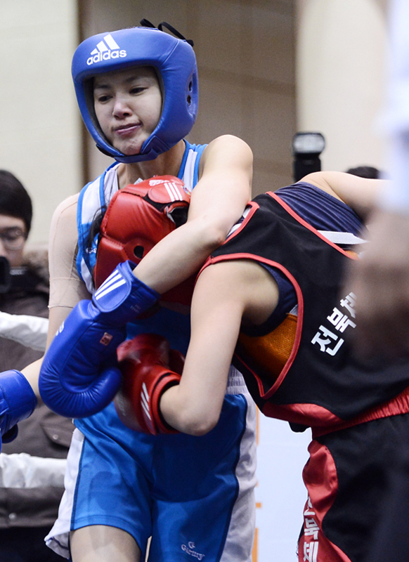 越南蘿莉拳手引關(guān)注 盤點那些性感的女拳手