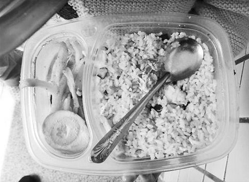 營(yíng)養(yǎng)午餐成蛋炒飯 漢口一小學(xué)被曝吃40萬(wàn)回扣