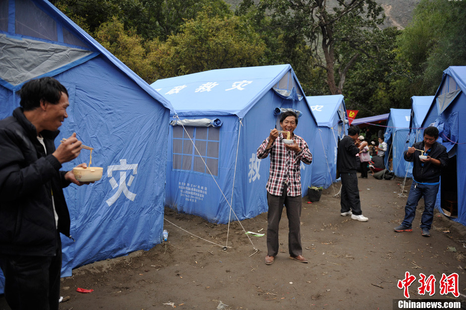 滇川交界發(fā)生5.9級(jí)地震 安置點(diǎn)民眾徹夜難眠