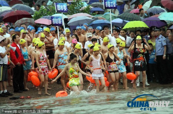 浙江蘭溪：15名環(huán)保局長率千人渡江以證水質(zhì)