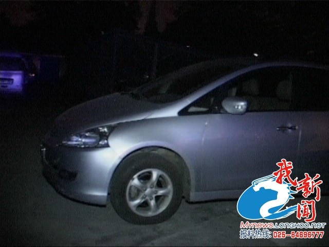 南京：女嬰被棄小區(qū)路上 險(xiǎn)被車輪碾壓