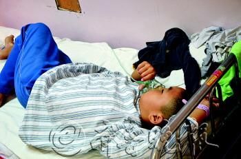 8歲男童剪指甲時(shí)指甲刀零件彈進(jìn)氣管(圖)