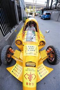 農(nóng)民歷時(shí)8月造出跑車:外形似戰(zhàn)斗機(jī) 車身噴土豪金(圖)