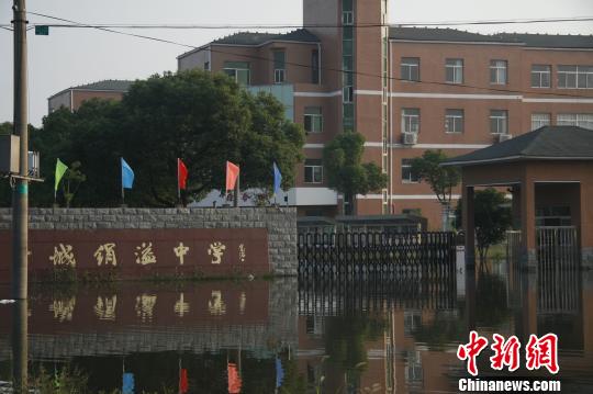 浙江海鹽所有鄉(xiāng)鎮(zhèn)受災(zāi)被淹 約20米決堤口已堵上