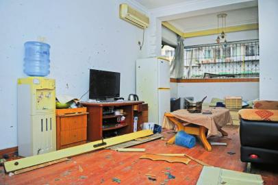 老鼠咬破出租房燃?xì)夤?一開燈廚房炸了