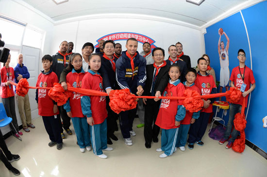 金州勇士隊隨“NBA關(guān)懷行動”走進(jìn)北京臺京學(xué)校