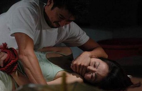 女孩兩次遭人強(qiáng)暴拋深井 悲催經(jīng)歷令人憤怒不已（組圖）