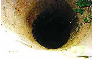 女孩兩次遭人強(qiáng)暴拋深井 悲催經(jīng)歷令人憤怒不已（組圖）