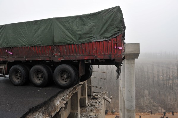 河南連霍大橋垮塌致10死 9個(gè)月未公布處理結(jié)果