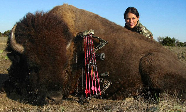 美女獵人射殺超70種動物 堅稱獵殺為保護(hù)
