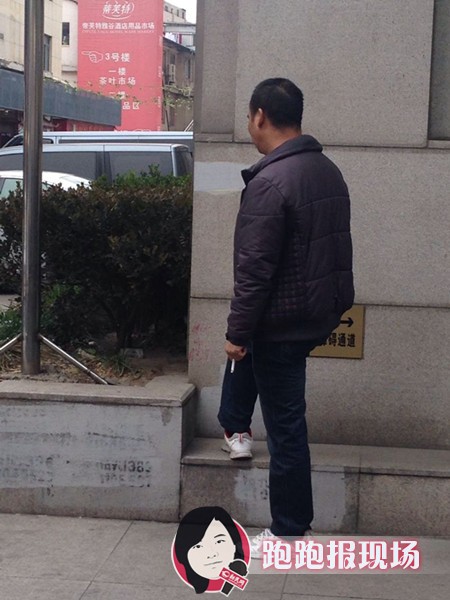 復(fù)旦投毒案今日開審 受害人家屬庭外痛哭