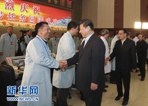 嫦娥三號圓滿成功 習(xí)近平觀看互拍成像并祝賀慰問