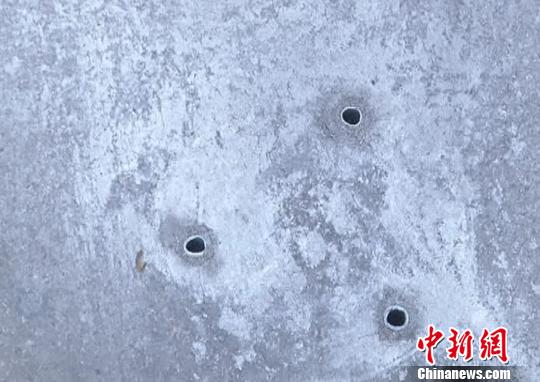 南京“梅花樁”連夜被拆 違停車輛“死灰復燃”