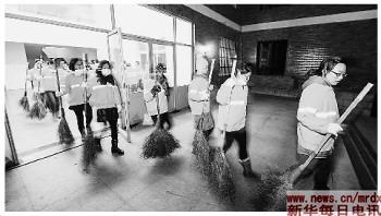 浙江武義公務(wù)員上崗先當(dāng)環(huán)衛(wèi)工：3點半起床