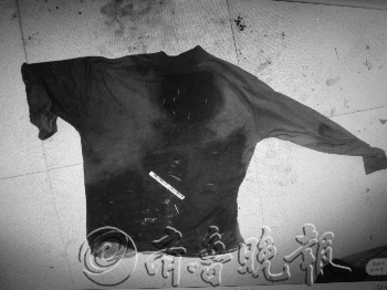 兩青年27刀捅死老漢拋尸荒野 拿錢回網(wǎng)吧上網(wǎng)