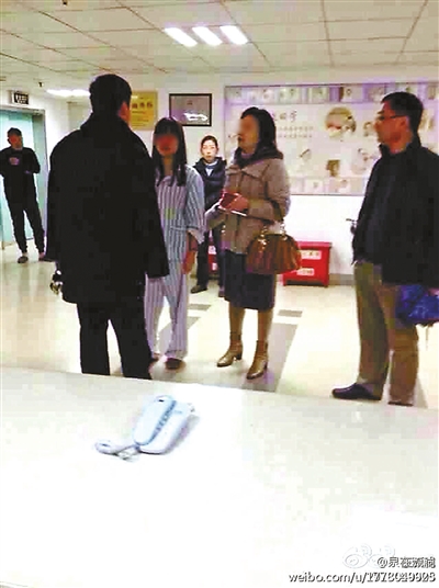 南京一干部夫婦不滿醫(yī)院混住安排打傷護(hù)士 院方稱緊急時男女病患可混住