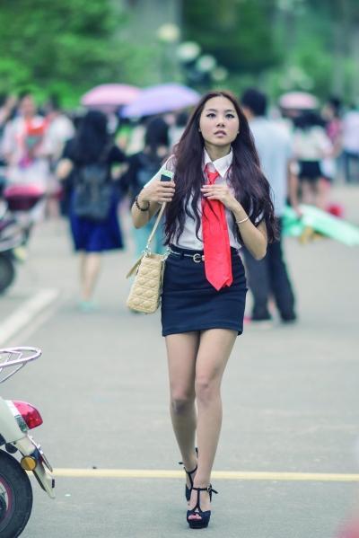 男生留言圖書館：女生穿著暴露影響學(xué)習(xí)