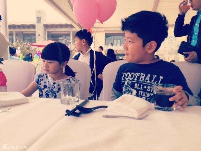 組圖：森碟慶生 石頭參加生日宴對(duì)話萌哭網(wǎng)友