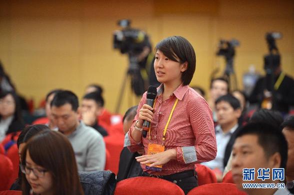 十八大新聞中心舉辦“黨組織建設(shè)與新形勢新任務(wù)”集體采訪活動