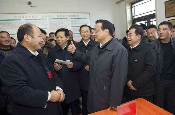 李克強(qiáng)撫遠(yuǎn)查看秋糧收儲