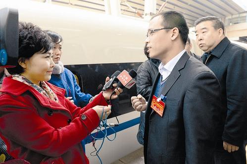 出席十二屆全國人大三次會議的山西代表團抵京