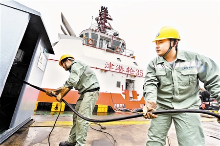 天津港輪船??坑冒峨?綠色低碳