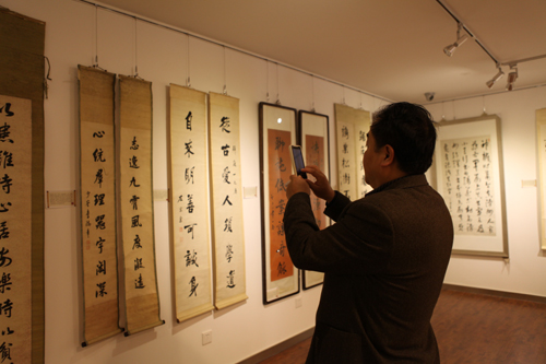 中青年書畫家精品暨近代名家書畫展在津舉行