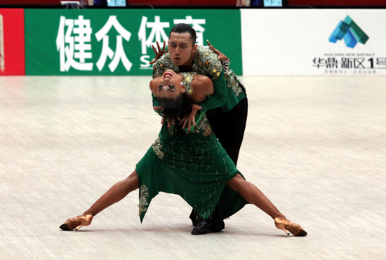 中國選手獲東亞運(yùn)動會倫巴舞比賽冠軍