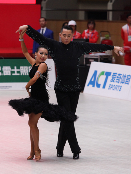 中國選手獲東亞運(yùn)動會倫巴舞比賽冠軍
