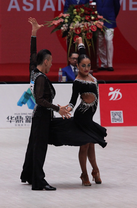 中國選手獲東亞運(yùn)動會倫巴舞比賽冠軍
