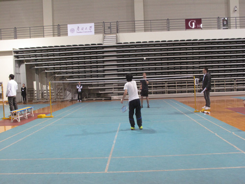 留學(xué)生羽毛球賽躍動(dòng)南開(kāi)園