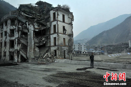 汶川地震遺址上的愛情: