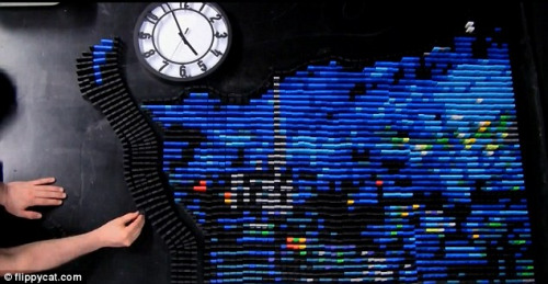 藝術家用7000塊多米諾骨牌重現梵高名作