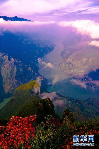 又到三峽紅葉時(shí)