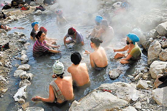 泡六大“個(gè)性”溫泉 感受大自然的奇妙(組圖)