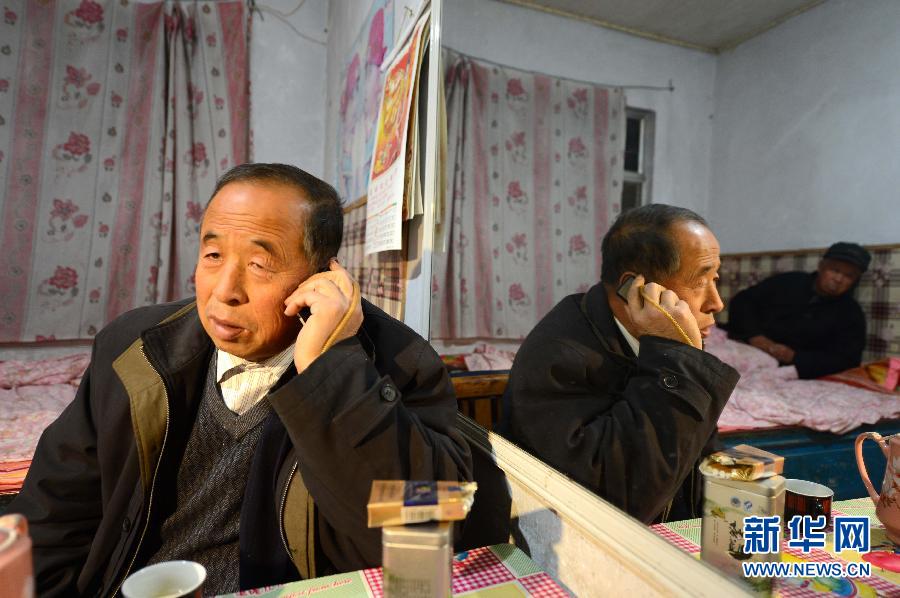 莫言領(lǐng)取諾貝爾獎