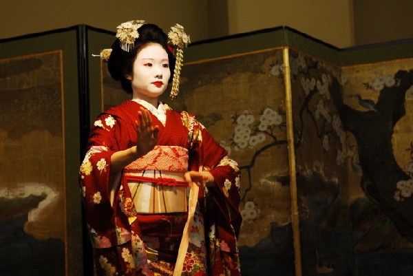 日本京都“花街”藝妓新年開門接客