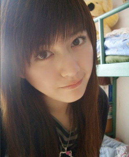 養(yǎng)眼！全國?；ㄐ２菖判邪?/></a></p>

<p>　　她們是校園里最亮眼的風(fēng)景，她們是校園里最惹人羨的對(duì)象，那些生的美麗清純的?；?，是不是也曾在你的身邊出現(xiàn)過？依一一清華大學(xué)，這位名字很有特色，而且酷似高圓圓。</p>
</p>
</div>
</div>

<div   class=