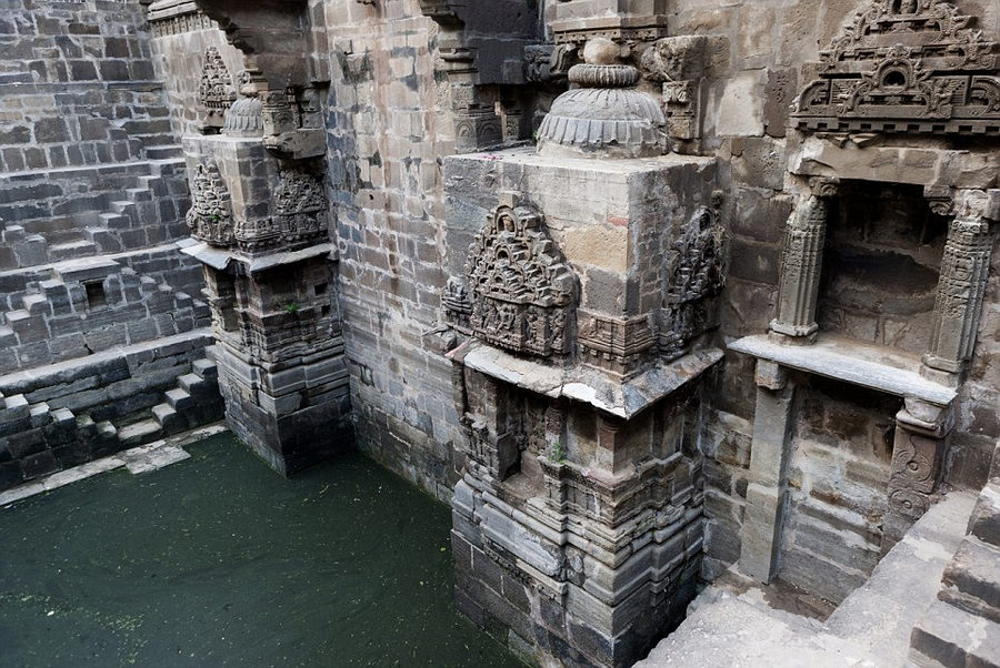 印千年古井設(shè)3500級(jí)臺(tái)階似迷宮(組圖)