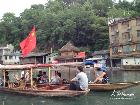 鳳凰“門票新政”滿月現(xiàn)場(chǎng)調(diào)查——誰(shuí)是贏家？