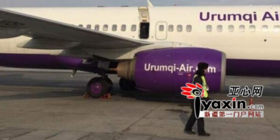 烏魯木齊旅客誤開飛機(jī)安全門 被拘10日還可能賠款(圖)