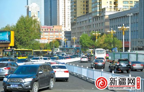 烏魯木齊市北門環(huán)島沿線5月11日早高峰提前25分鐘