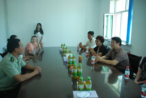 社區(qū)慰問進(jìn)軍營(yíng)