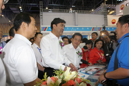 中國(guó)（克拉瑪依）國(guó)際石油天然氣及石化技術(shù)裝備展開幕